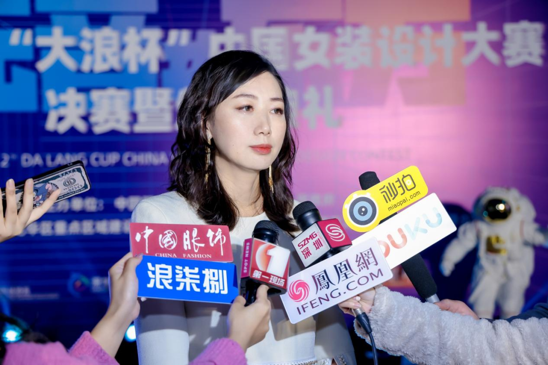 &ldquo;元音#東方&rdquo;第十二屆&ldquo;大浪杯&rdquo;中國女裝設(shè)計大賽圓滿收官，作品《逍遙詩學(xué)》贏得&ldquo;金浪獎&rdquo;20萬，大賽虛擬代言人&ldquo;唯我&rdquo;驚艷亮相！