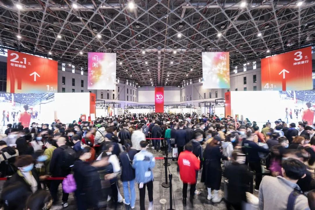 陸大榮：聽(tīng)黨話跟黨走，民營(yíng)企業(yè)大有作為 &mdash;&mdash;在蘇州市服裝業(yè)商會(huì)二屆二次會(huì)員大會(huì)上的發(fā)言