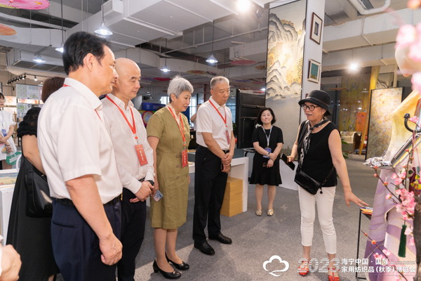 &ldquo;智造讓家更美好&rdquo;--2023海寧中國(guó)&middot;國(guó)際家用紡織品（秋季）博覽會(huì)在浙江海寧許村鎮(zhèn)&middot;海寧中國(guó)家紡城盛大開幕。
