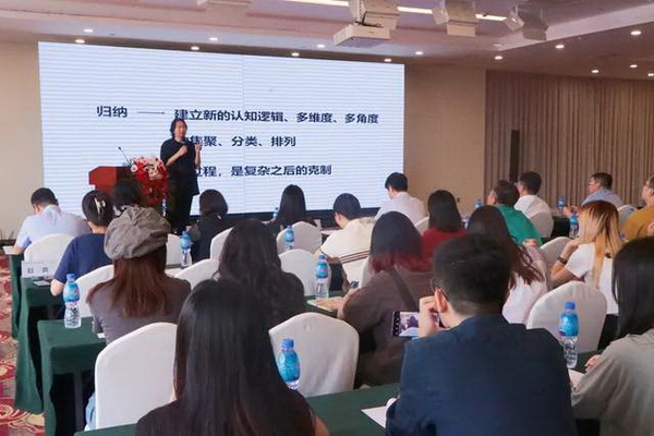 學在南山,益在長遠 “南山智尚杯”2023年中國職業裝設計大賽暨交通運輸行業制服設計大賽大師課結課!