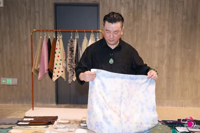 中國流行面料如何煥新當代設計?聯(lián)動雅瑩集團,這場評審會為好創(chuàng)意持續(xù)加碼