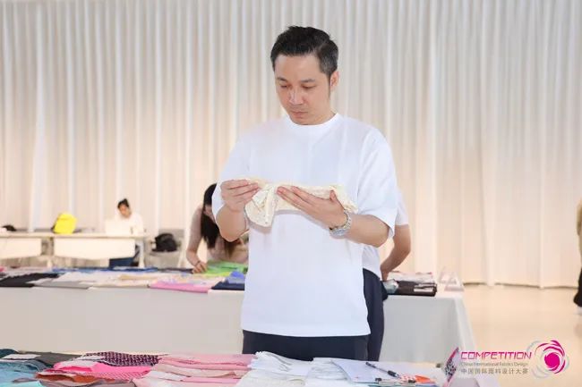 中國流行面料如何煥新當代設計?聯(lián)動雅瑩集團,這場評審會為好創(chuàng)意持續(xù)加碼