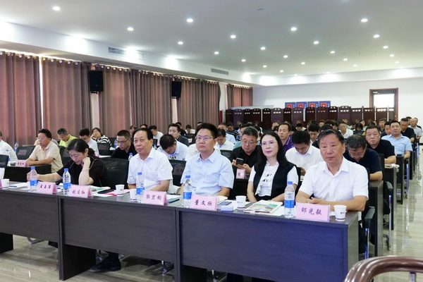 勞模、低碳、AI、新材料……紡織行業(yè)專精特新中小企業(yè)走進石家莊