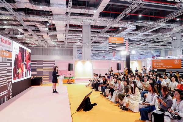超10萬(wàn)名觀眾參觀2024intertextile秋冬面輔料展 | 2025上海、深圳兩地三展新程再啟