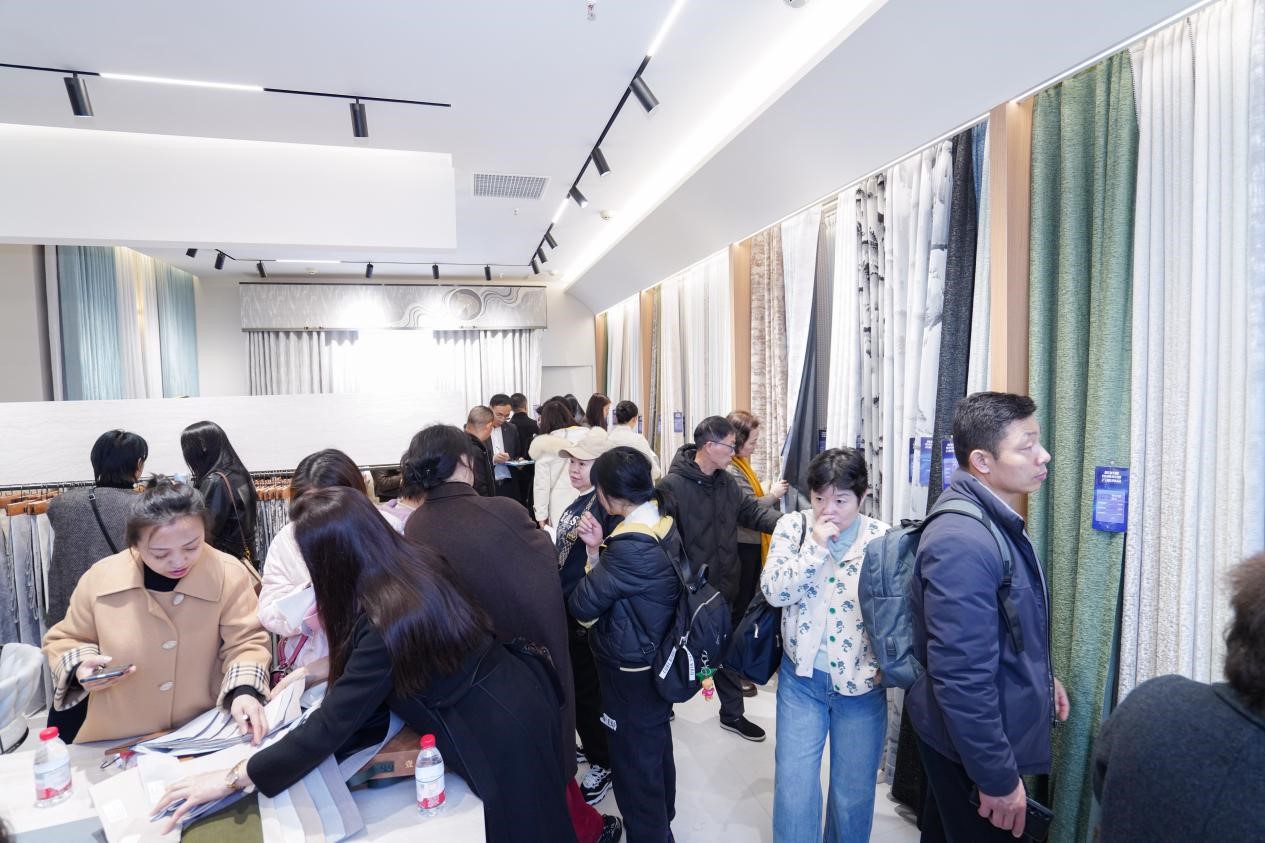 智造織就未來(lái),錦韻潮動(dòng)全球!2025海寧春季家博會(huì)今日啟幕