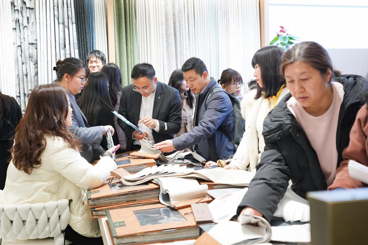 智造織就未來(lái),錦韻潮動(dòng)全球!2025海寧春季家博會(huì)今日啟幕