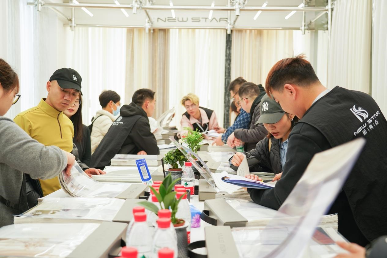 智造織就未來(lái),錦韻潮動(dòng)全球!2025海寧春季家博會(huì)今日啟幕