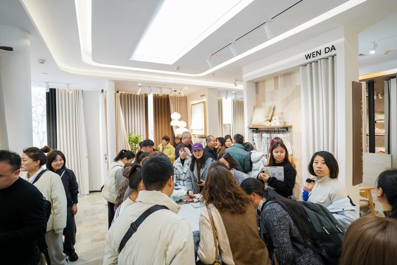 智造織就未來(lái),錦韻潮動(dòng)全球!2025海寧春季家博會(huì)今日啟幕