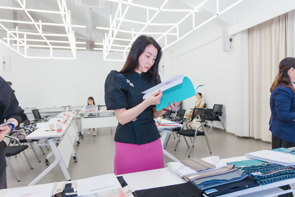 挖掘創(chuàng)新人才，激發(fā)產(chǎn)業(yè)活力！&ldquo;第十屆（2025年）十佳紡織面料設(shè)計(jì)師及培養(yǎng)先進(jìn)單位評(píng)選&rdquo;評(píng)審會(huì)于柯橋舉行