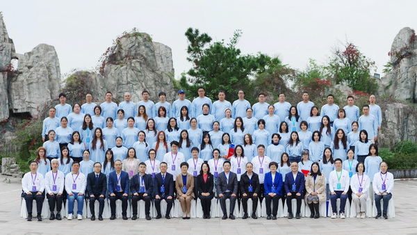紋創(chuàng)新象,挖掘創(chuàng)意設(shè)計(jì)人才!2025年紡織行業(yè)紡織面料設(shè)計(jì)師(圖案設(shè)計(jì))職業(yè)技能競(jìng)賽全國(guó)決賽順利舉行