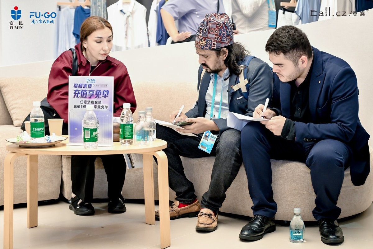 秀展同步即看即訂！虎門服裝品牌2026秋冬發布訂貨會啟幕
